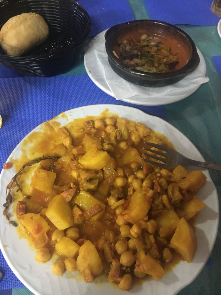 Galdar Gran Canaria Miguelino ropa vieja.jpg